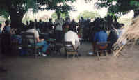 3_Outdoor_Bible_School_Malawi.jpg (33090 bytes)